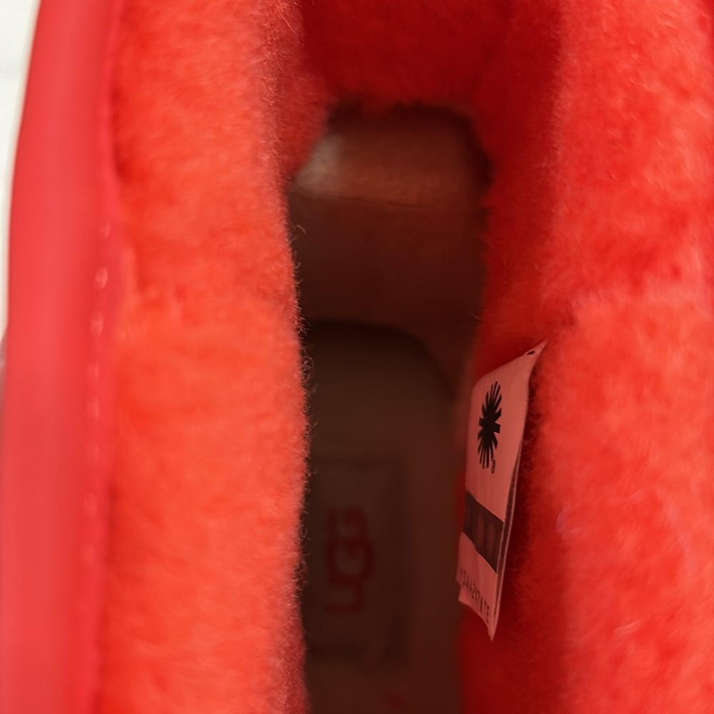 NWT Ugg boots - Picture 6 of 9